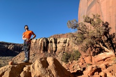 Stefano-Ragazzo-alla-falesia-di-Supercrack-Buttress-Indian-Creek