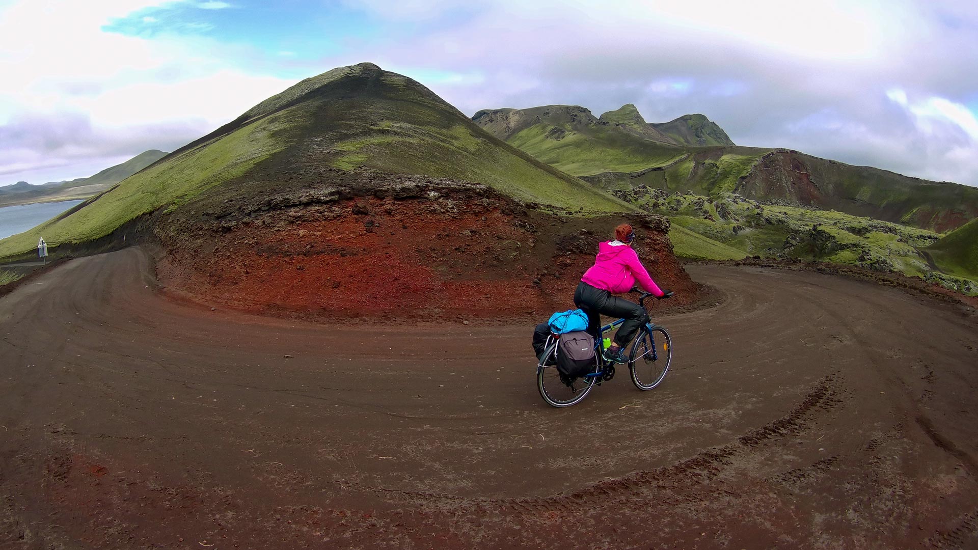 Smaranda Chifu in bicicletta in Islanda