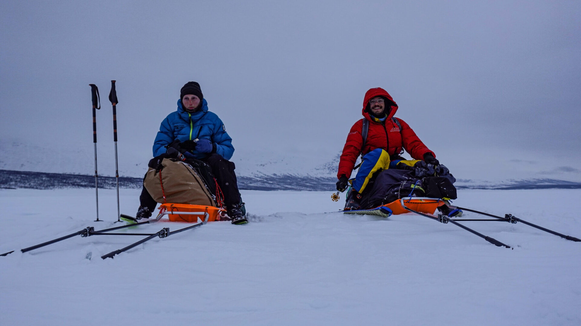 Dario Eynard e Giacomo Meliffi sulla slitta durante la Sarek Traverse