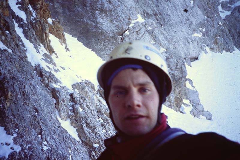Concentrazione e grande freddo all'altezza del Cristallo Marco Anghileri all'altezza del Cristallo durante la salita della Via Solleder