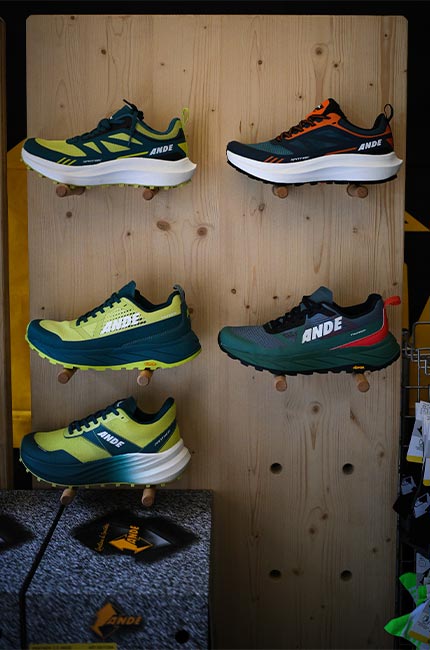 Doppia W Ultra 2026: scarpe da trail running Ande allo stand Ande