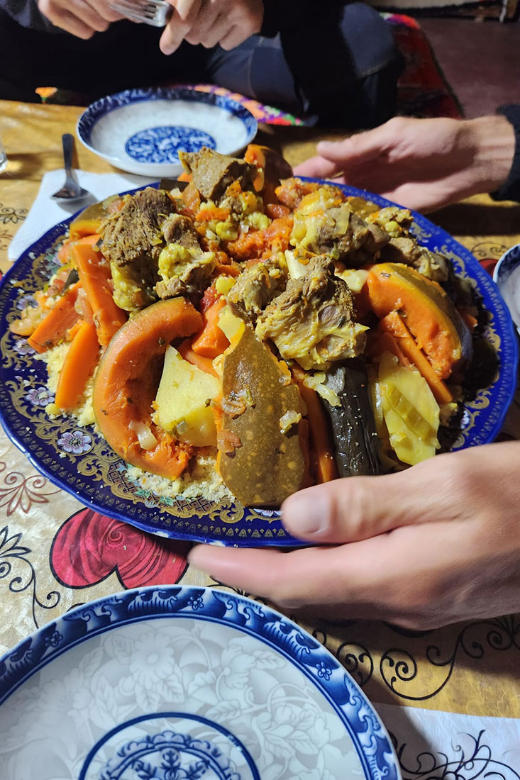 Road to Taghia: cena tipica marocchina