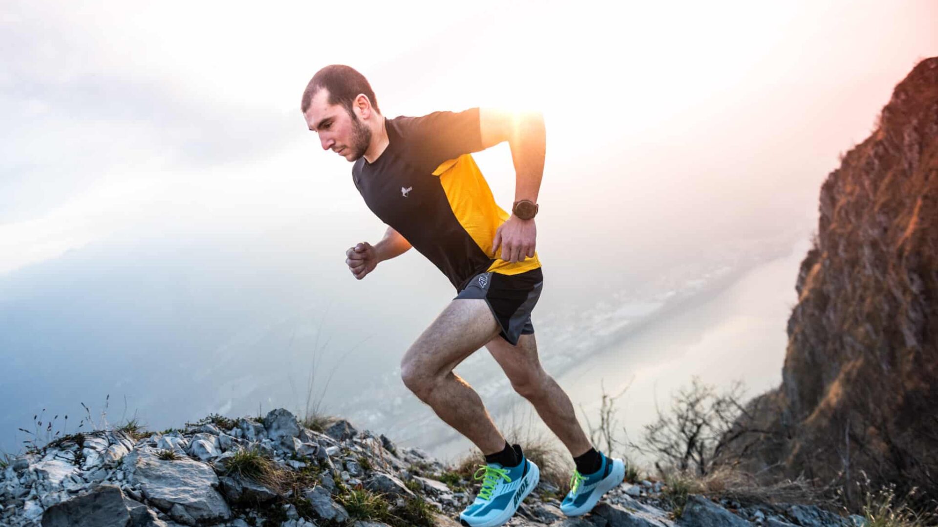 Andrea Dell'Oro corre in montagna con le scarpe da trailrunning Panther